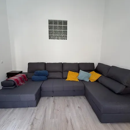 Spacious Mouraria Steps From The Castle Апартаменты