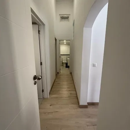 Апартаменты Spacious Mouraria Steps From The Castle Лиссабон